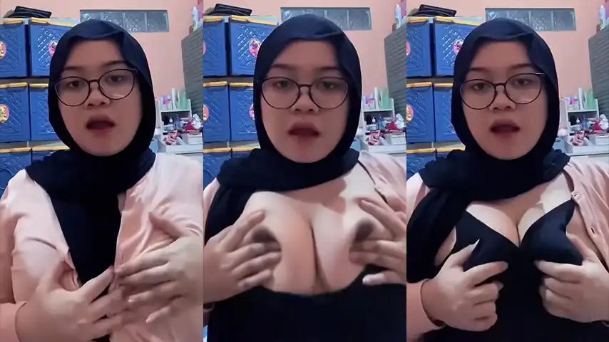 Bokep Hijab Tobrut Berkacamata Pamer Tetek Gede